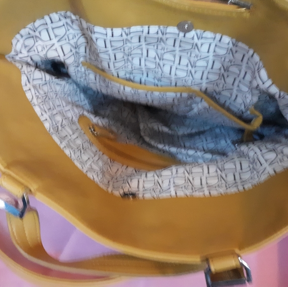 Mustard yellow fold over bag - Picture 5 of 5